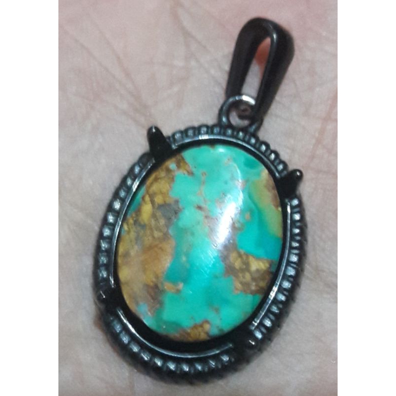 liontin batu pirus Persia