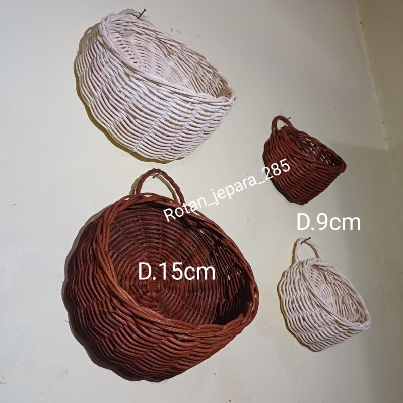 Vas Dinding Gantung Rotan diameter 15cm & 9cm,pot rotan dinding