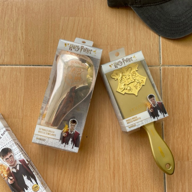 MINISO HARRY POTTER SISIR PADDLE BRUSH DETANGLING BRUSH