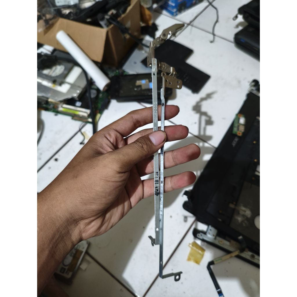 engsel laptop acer 4739 ori