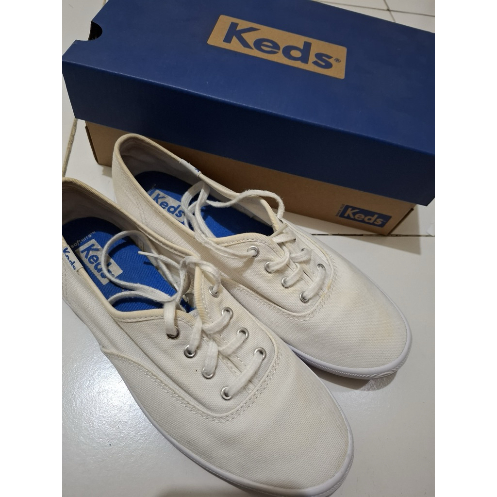 Preloved Sepatu Keds Putih