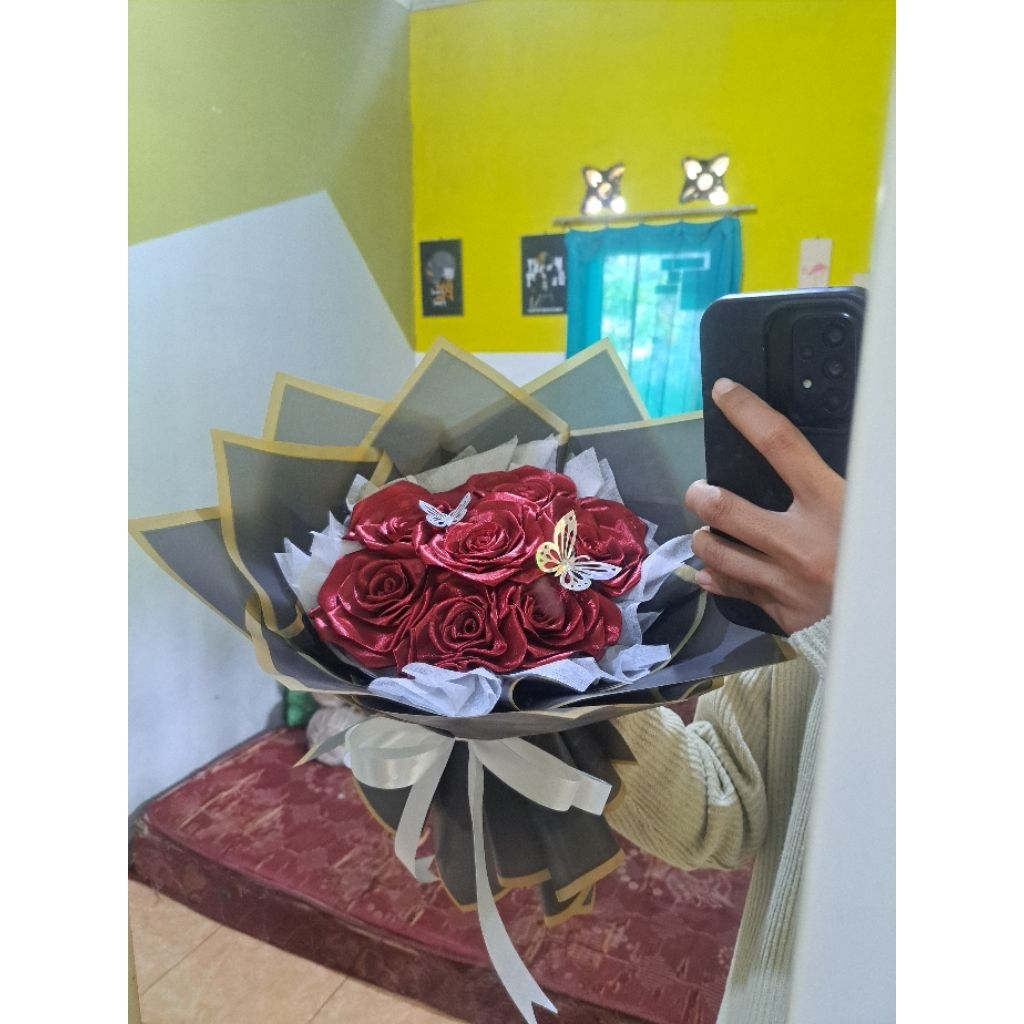 

po an kak nandaaa bucket buket pita satin maroon 9 tangkai + glitter wrap abu transparan kertas tisu putih