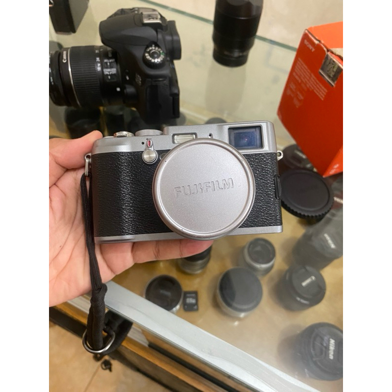 FUJIFILM X100 BUKAN FUJIFILM XT100 XT20 XT30 XT4 XT5