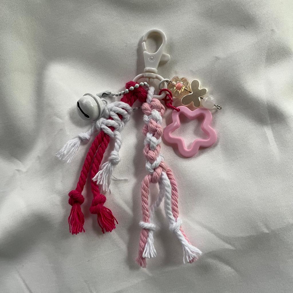 BAG CHARM MACRAME PINKFAEN (Pink and Fanta)