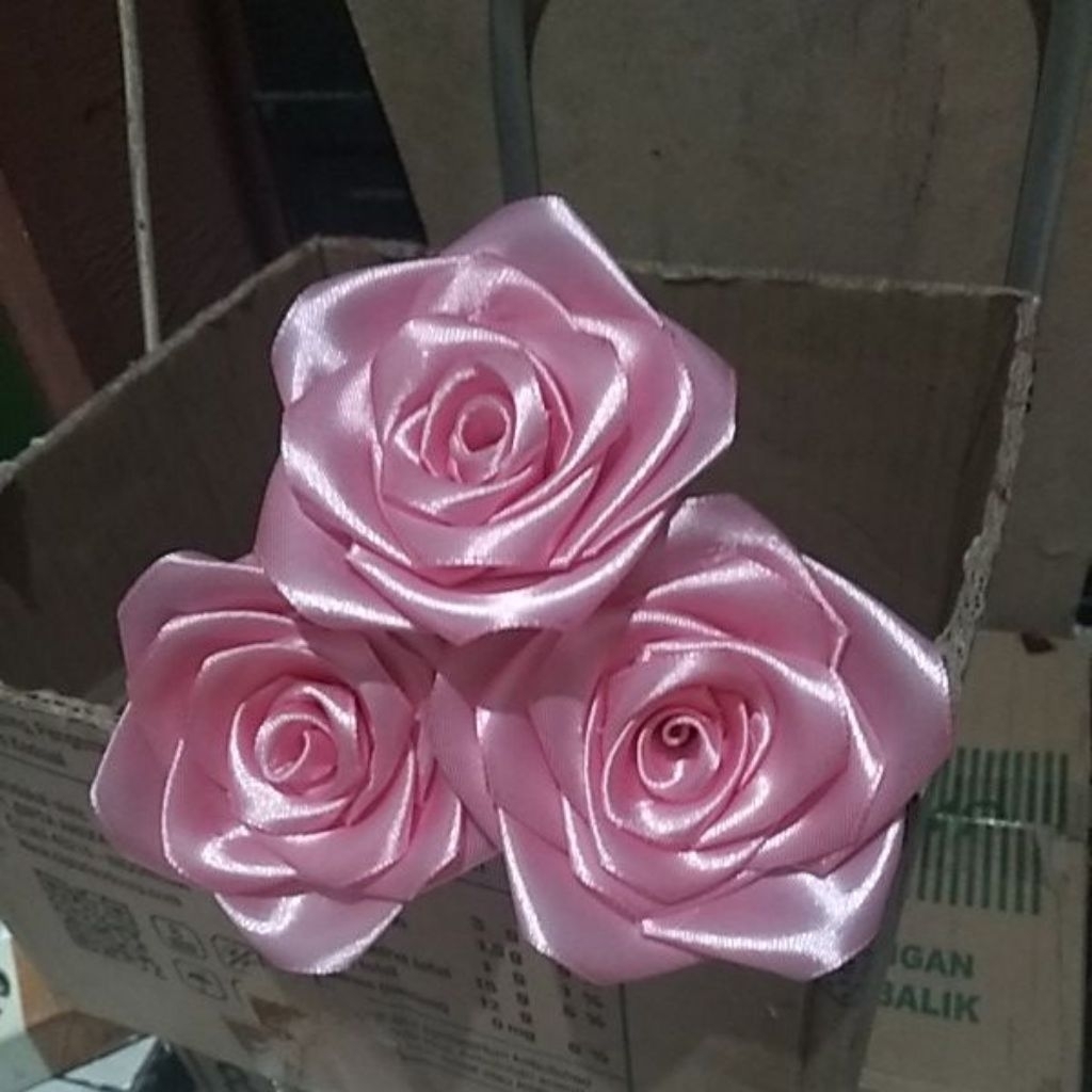 Bunga mawar satin satuan