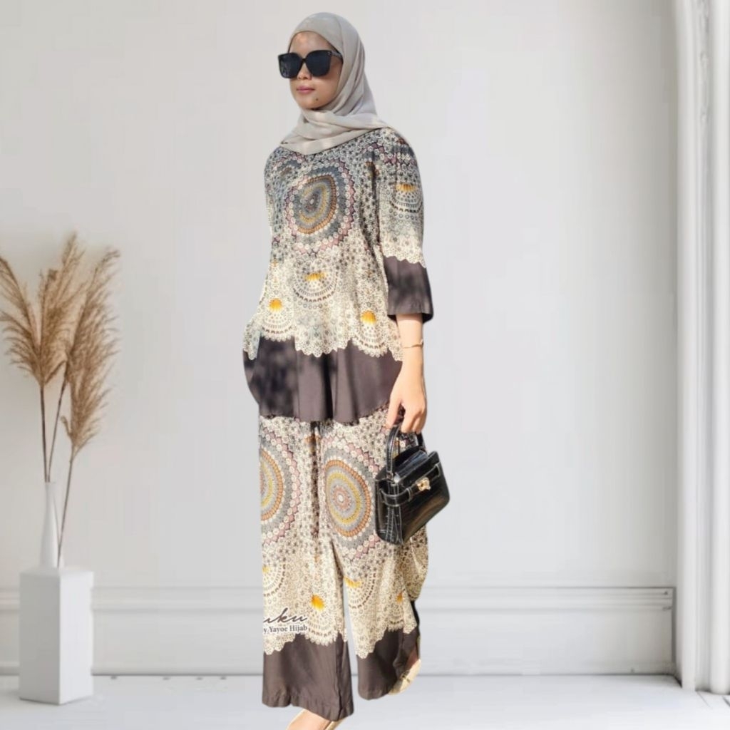 Setelan Wanita Celana Kulot Rayon Uniqlo Motif