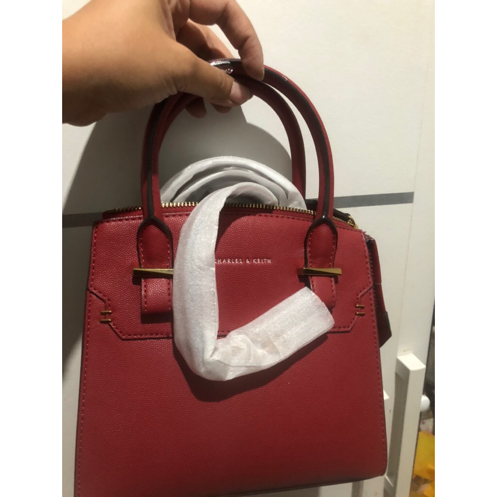 preloved tas charles and keith kecil warna merah