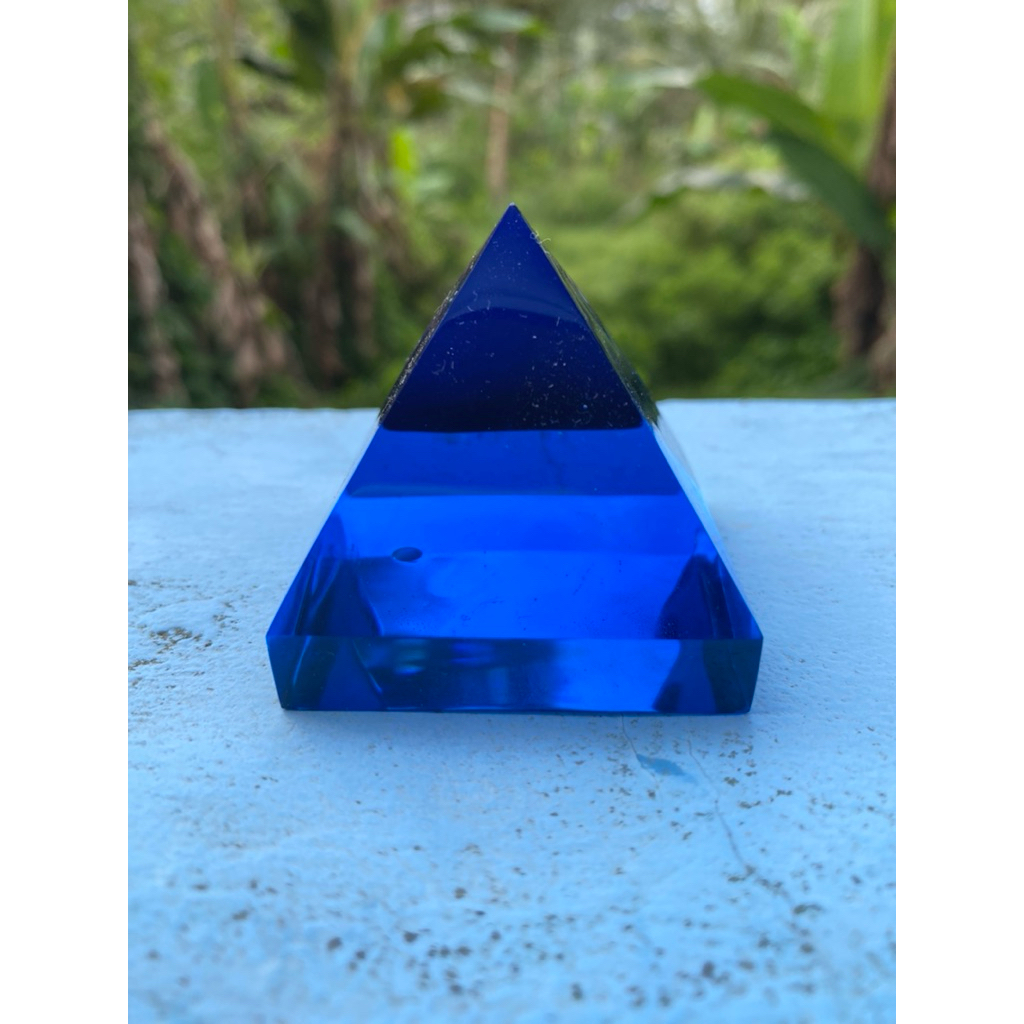 obsidian pyramid biru