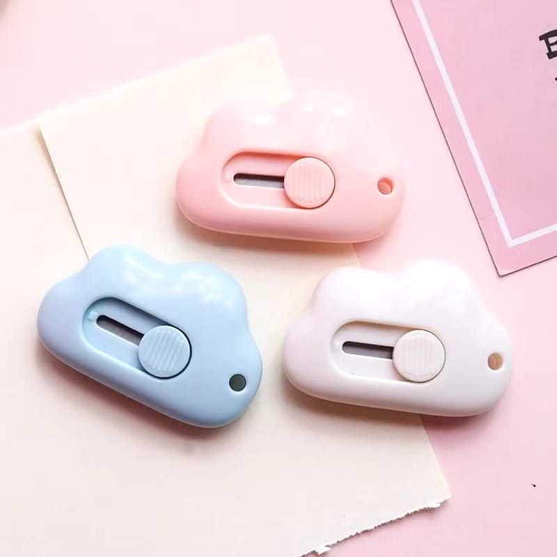

Cutter Mini Lucu Pisau Kecil Motif Random cutter buka paket (ym)