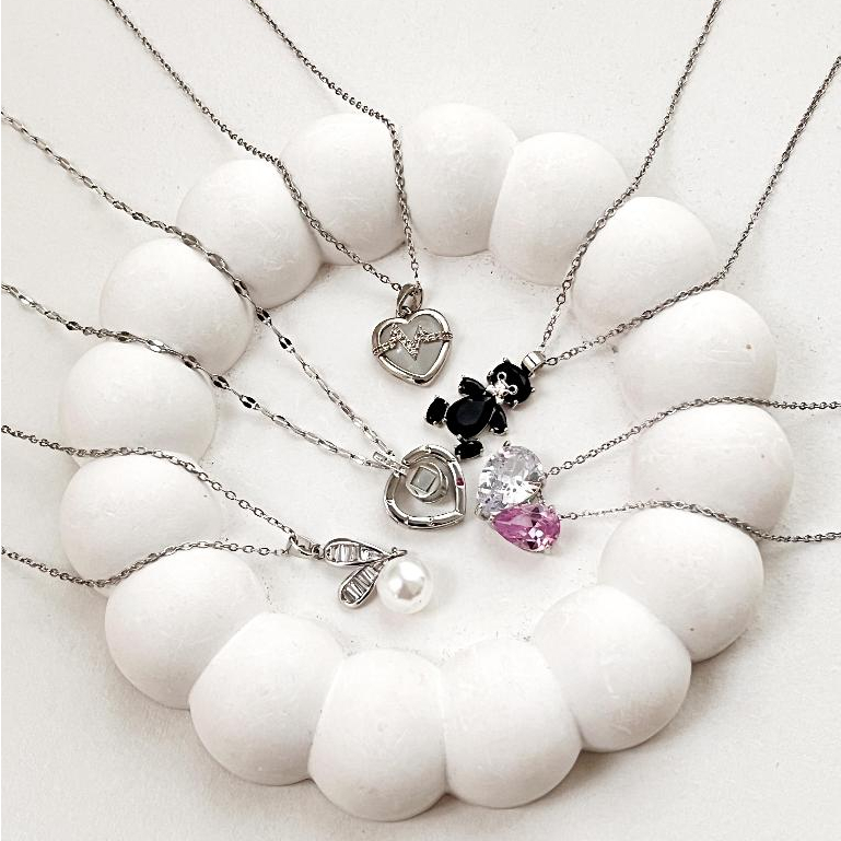 Kalung Bergaris dengan Hati dan Persegi Bulat necklace Titanium Aesthetic