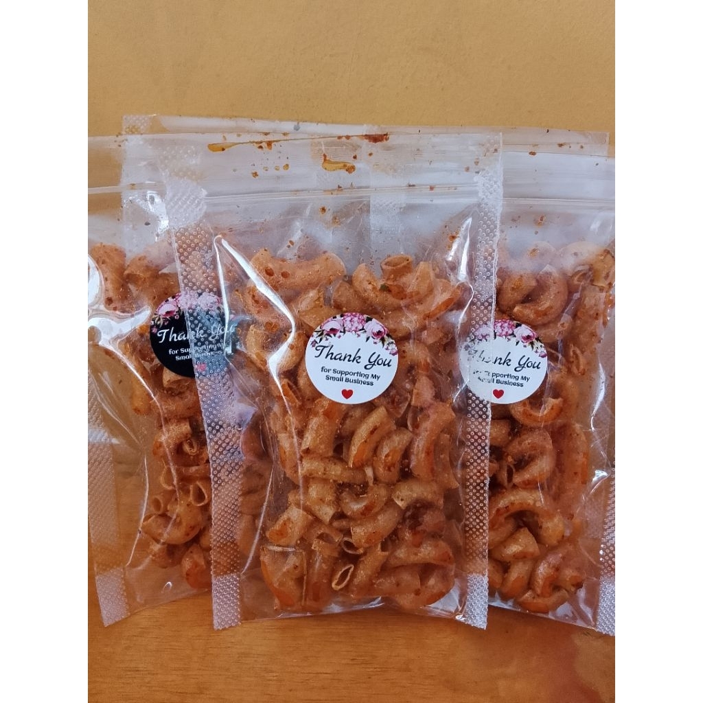 

makaroni cikruh pedas gurih rasa bawang putih dan daun jeruk 30g