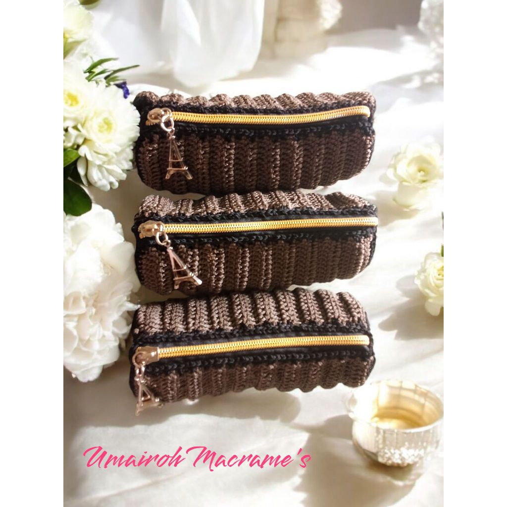 

Tempat Pinsil anak / Tempat Make up rajutan beresleting