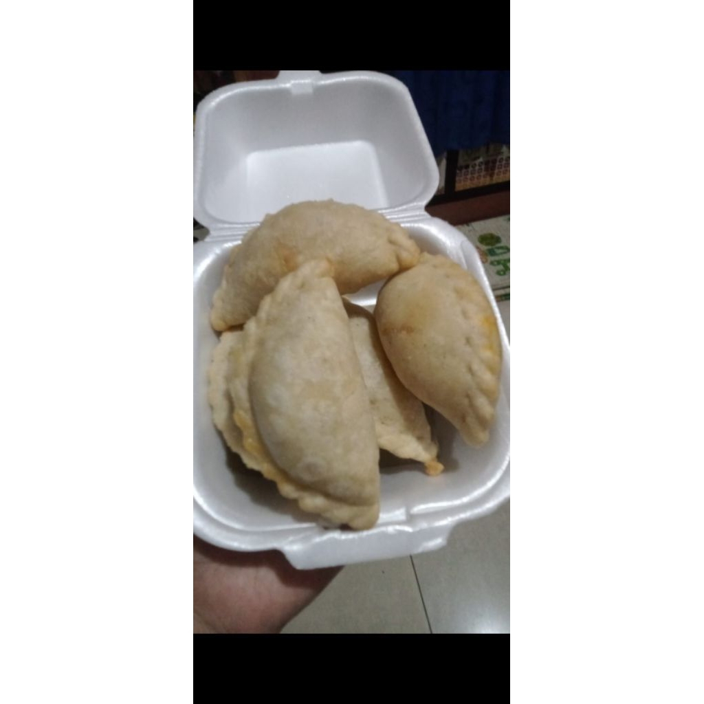 

Cireng isi ayam suwir pedas