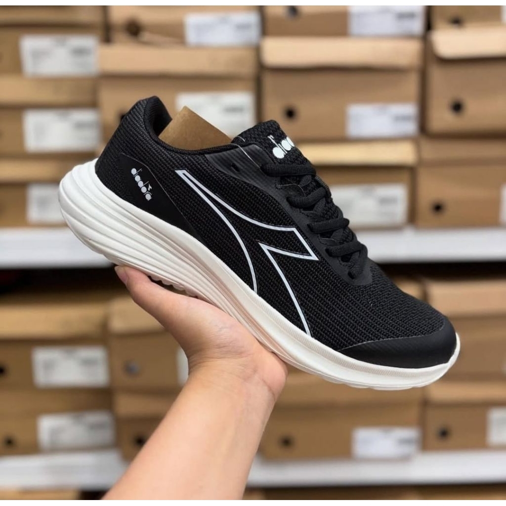 sepatu sekolah sport runing diadora hitam original