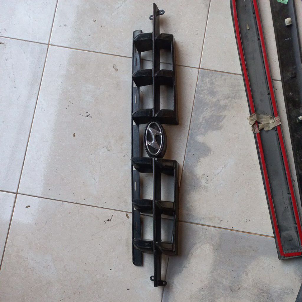 Grill Hyundai Verna 2001 sd 2004 Original