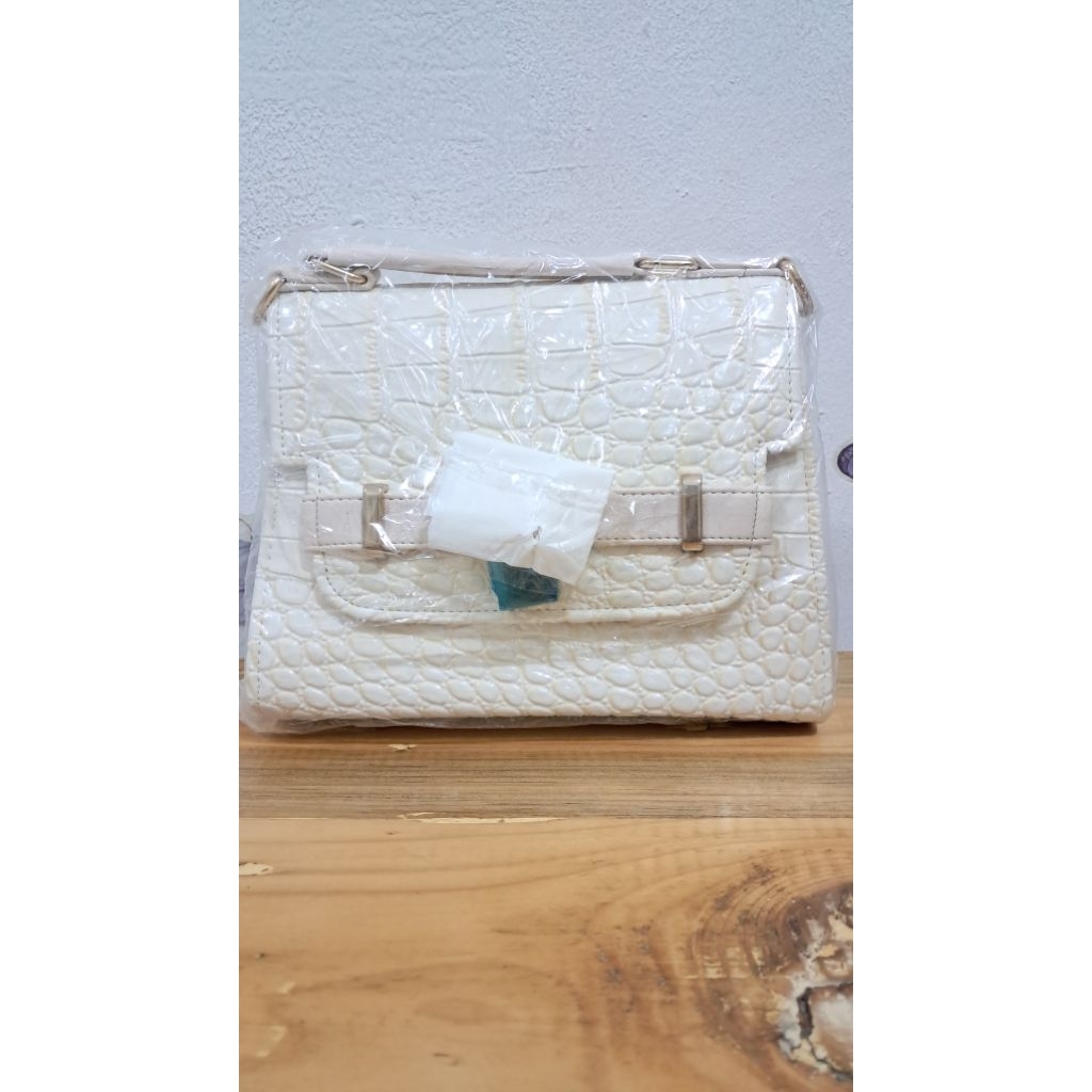 Tas Selempang Sling Bag Wanita Gembok Jinjing