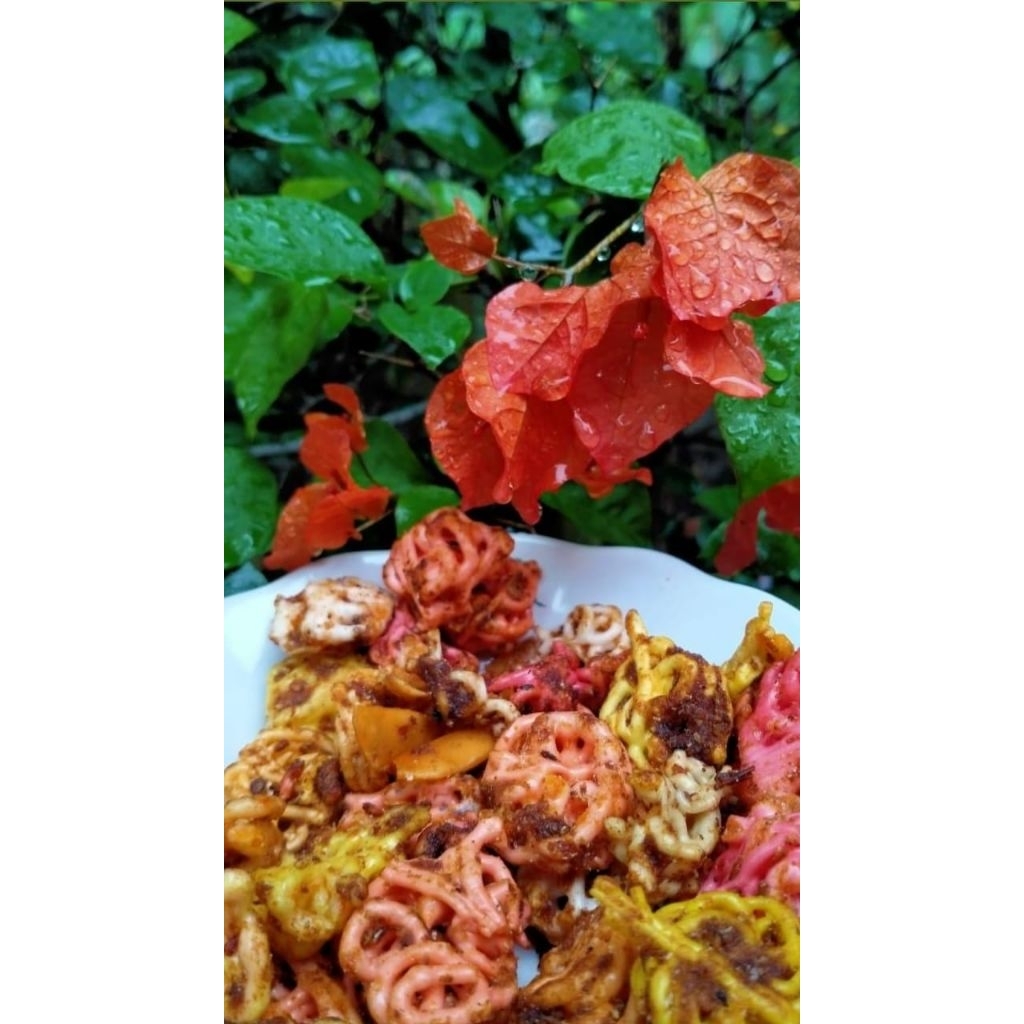 

Cemilan Gurih Nikmat | Keripik Bawang | Kerupuk Pangsit | Kerupuk Buggi | Kerupuk Pelangi | Sistik | Makaroni