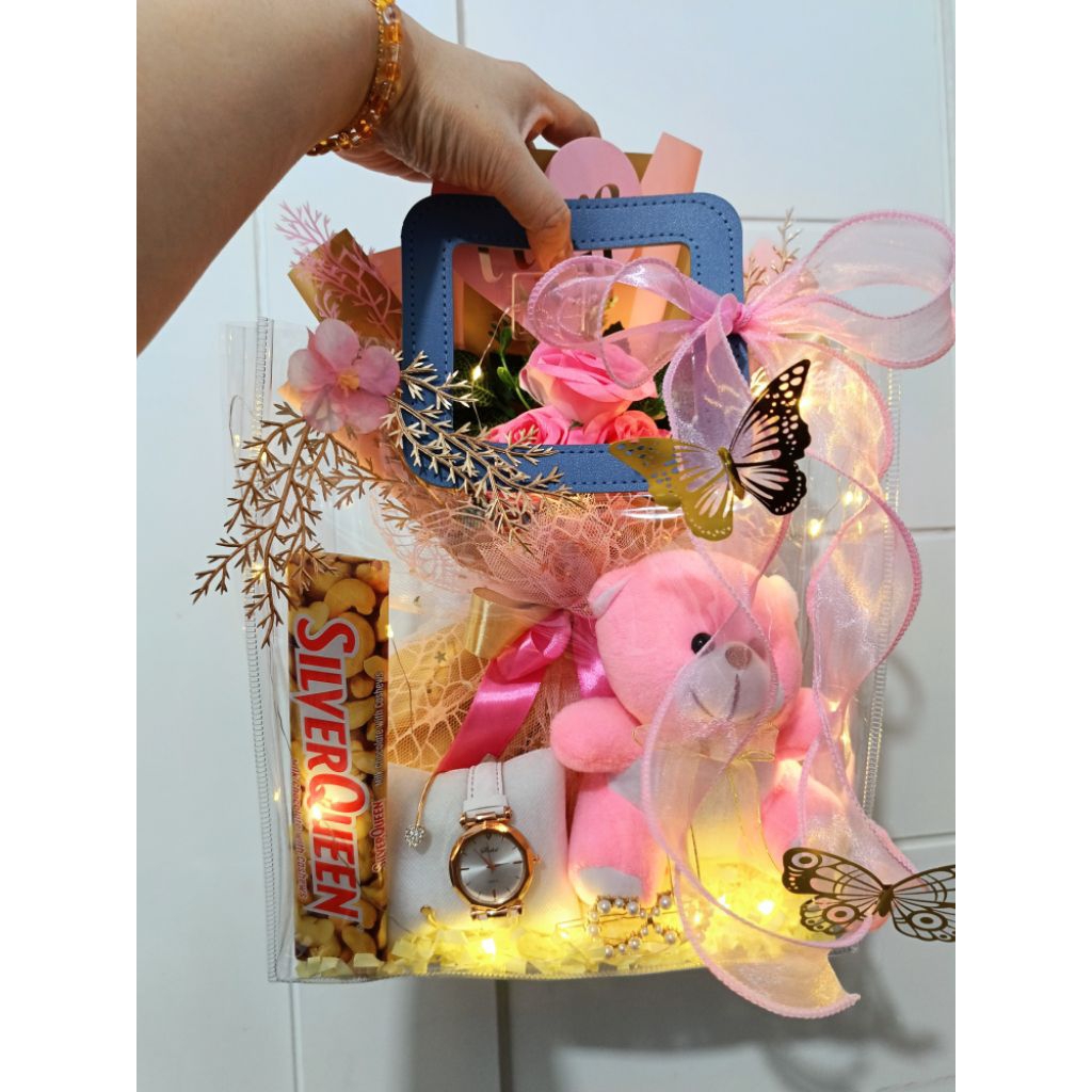 

KADO ULTAH / KADO WISUDA / GIFT CEWE / BUKET BUNGA / HAMPERS / KADO VALENTINE / BONEKA / JAM TANGAN