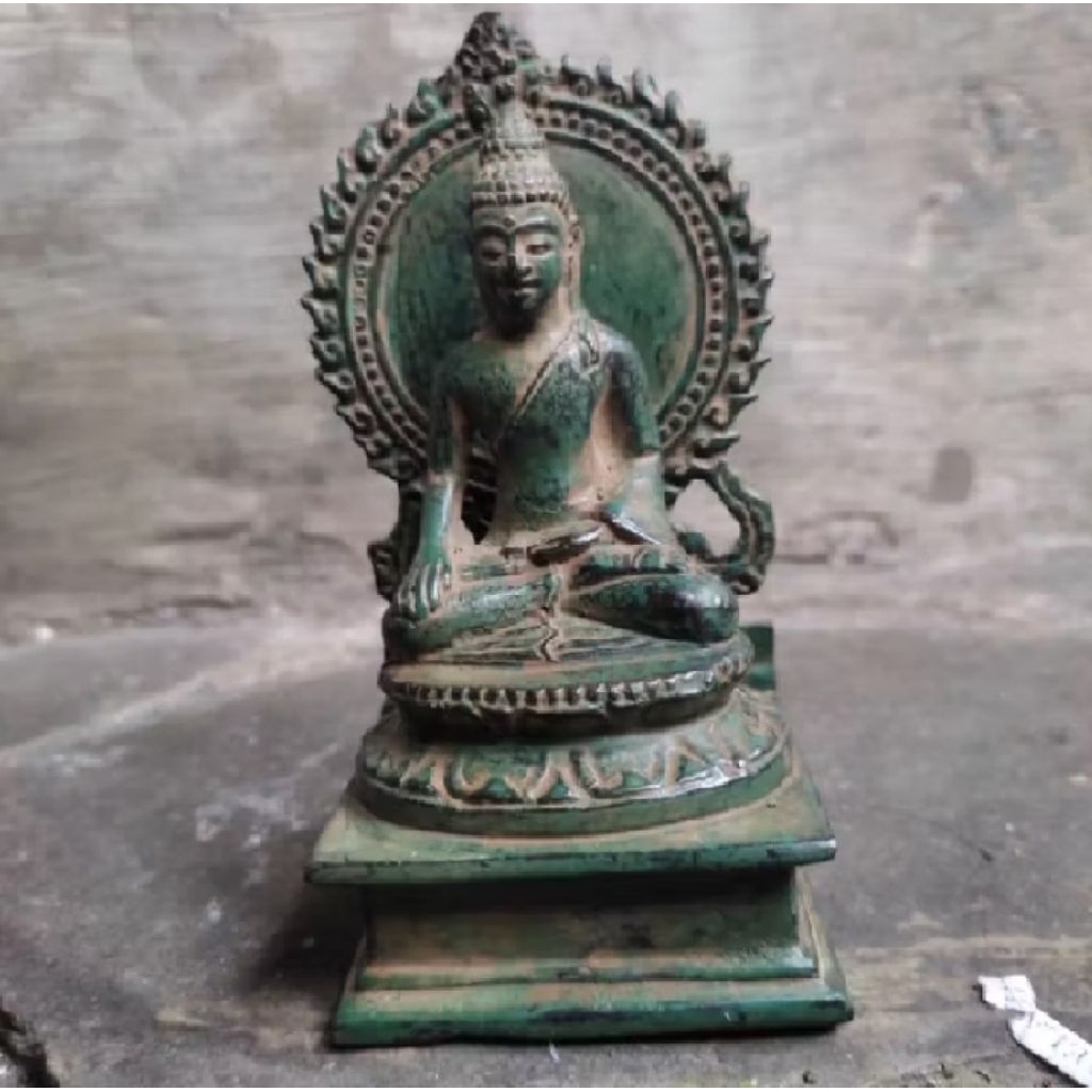 Patung budha kuningan