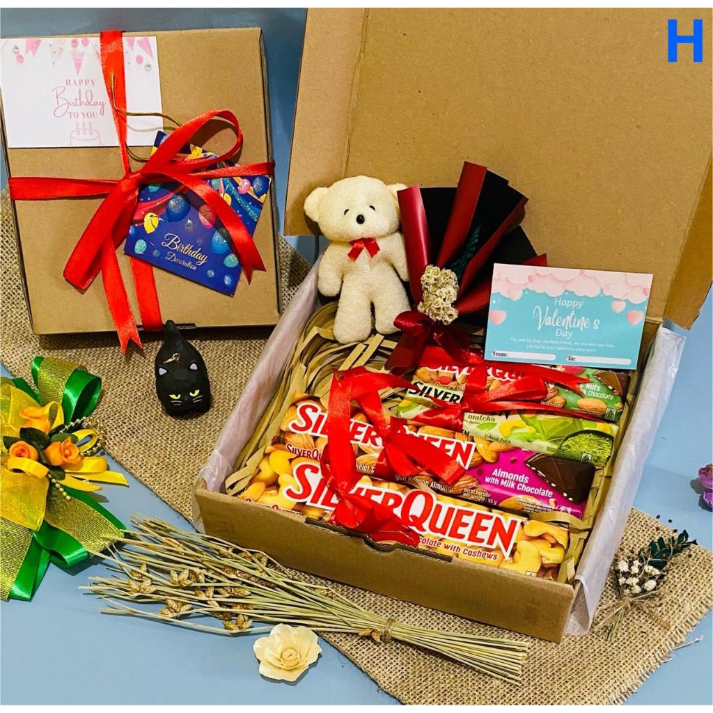 

KADO HAMPERS ULTAH | HARI IBU | WISUDA | VALENTINE | ANNIVERSARY | KADO COKLAT | HAMPERS COKLAT SILVERQUEEN