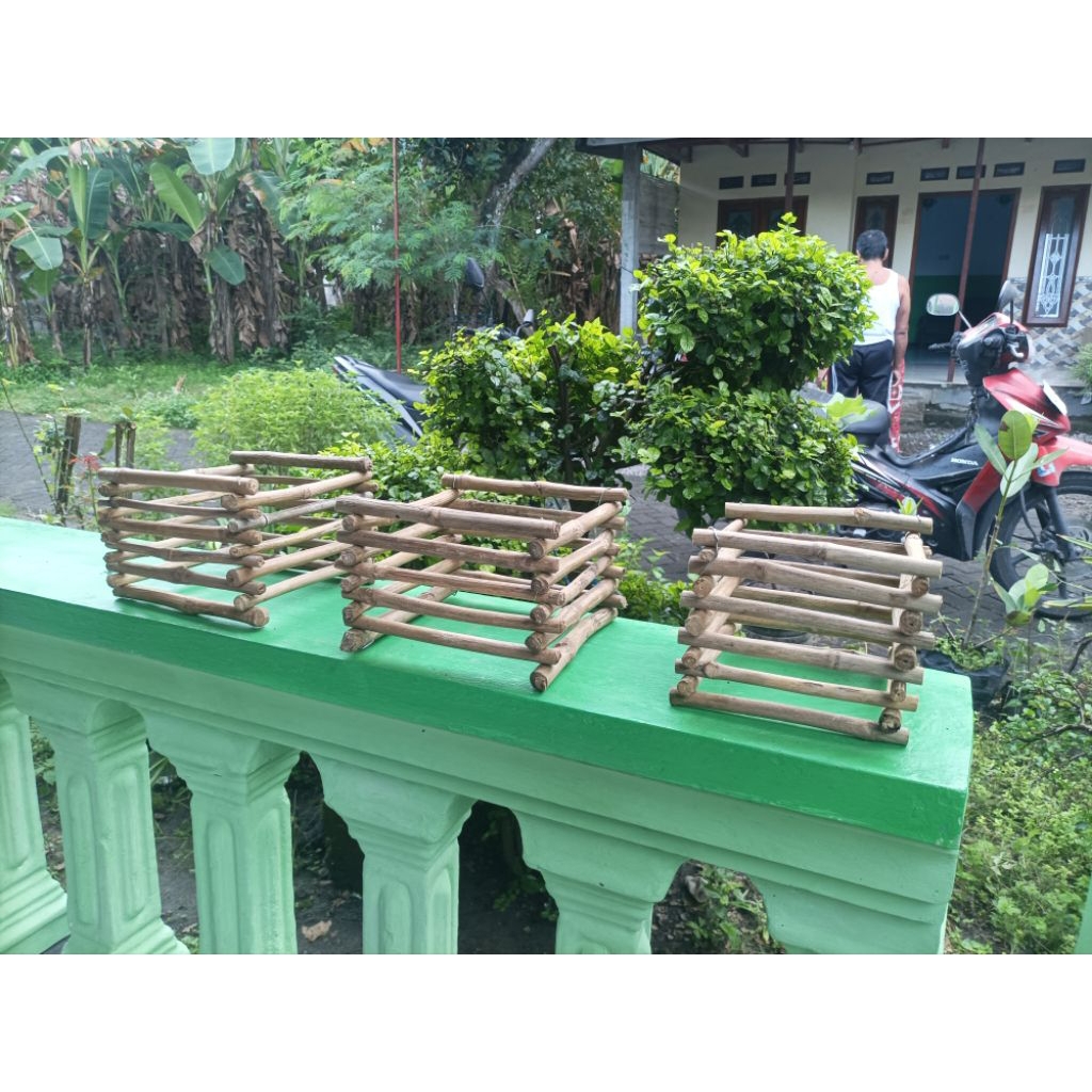 pot gantung kayu