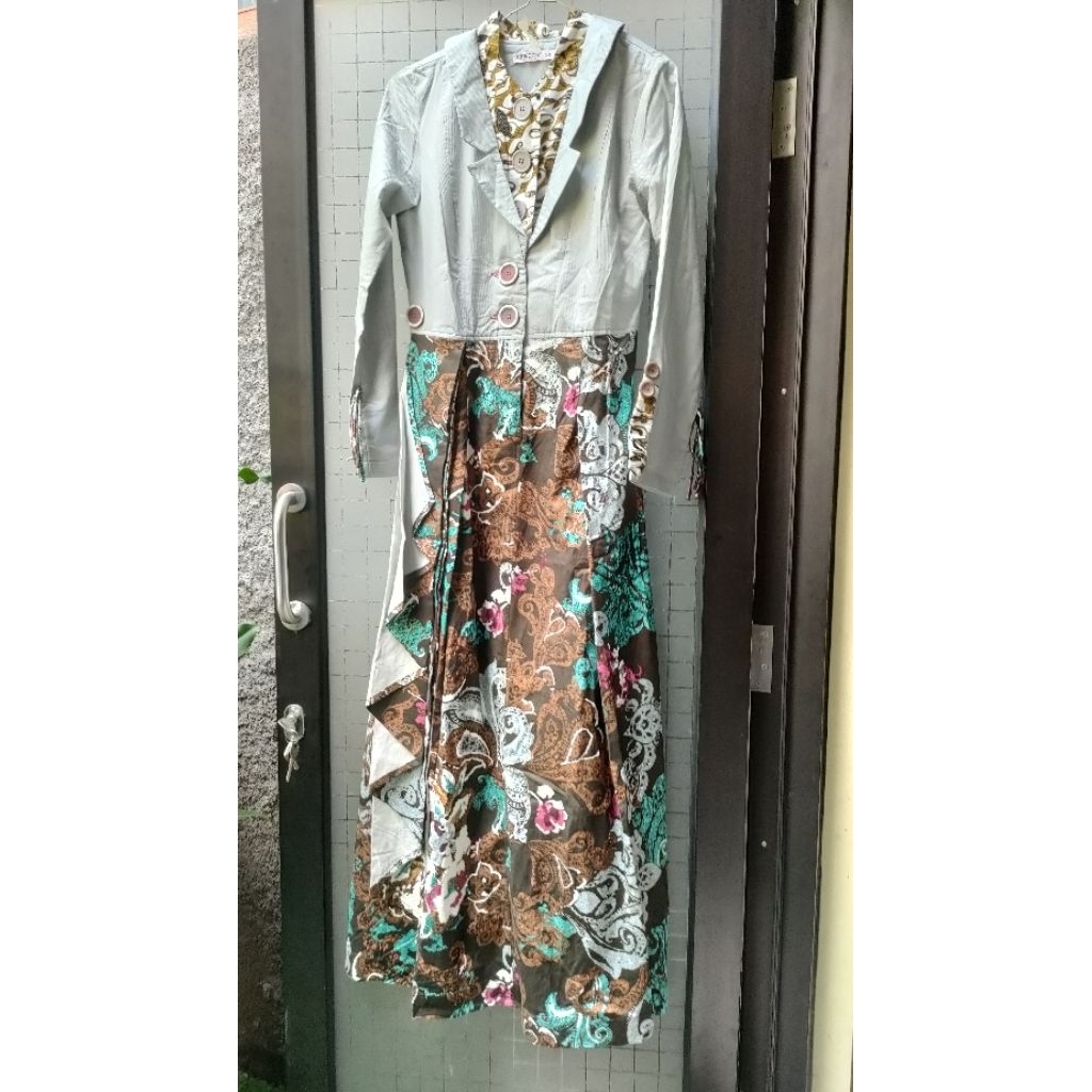 Tuneeca preloved batik size XS