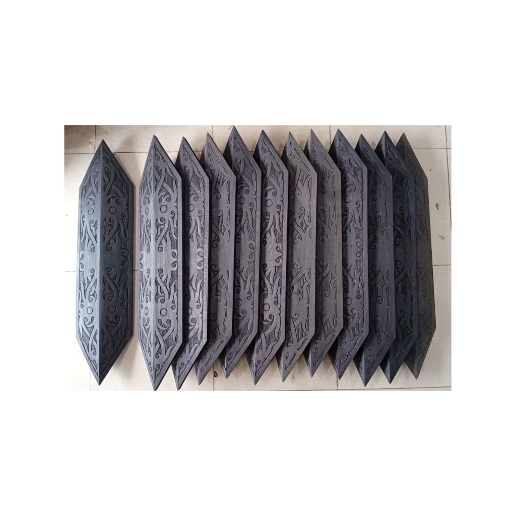 PERISAI DAYAK KALIMANTAN -HIASAN TAMENG DAYAK-TALAWANG KAYU DAYAK