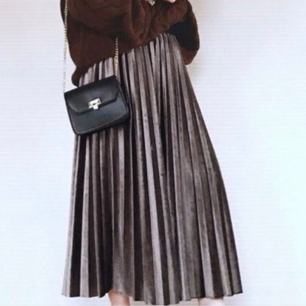 Preloved Rok Pleats Velvet Vanilla Hijab