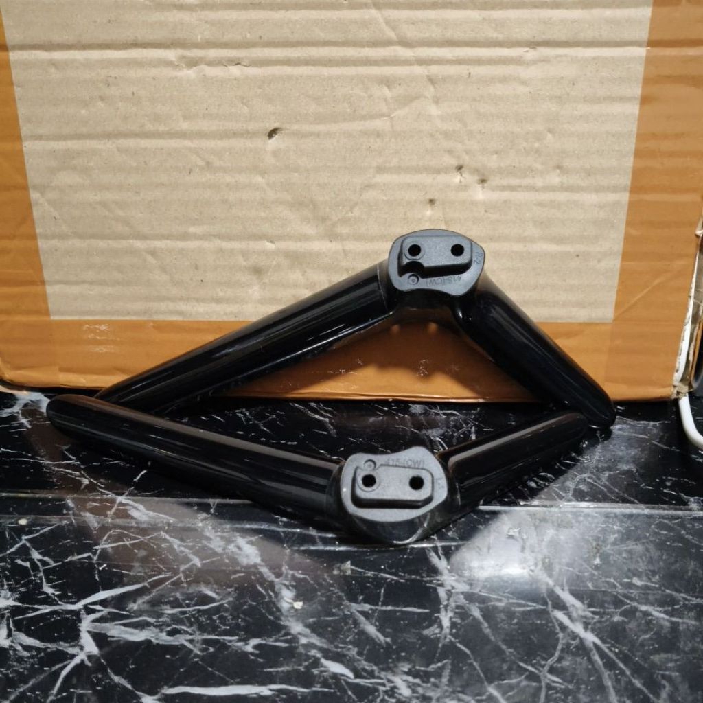 stand kaki TV Coocaa 42S3G