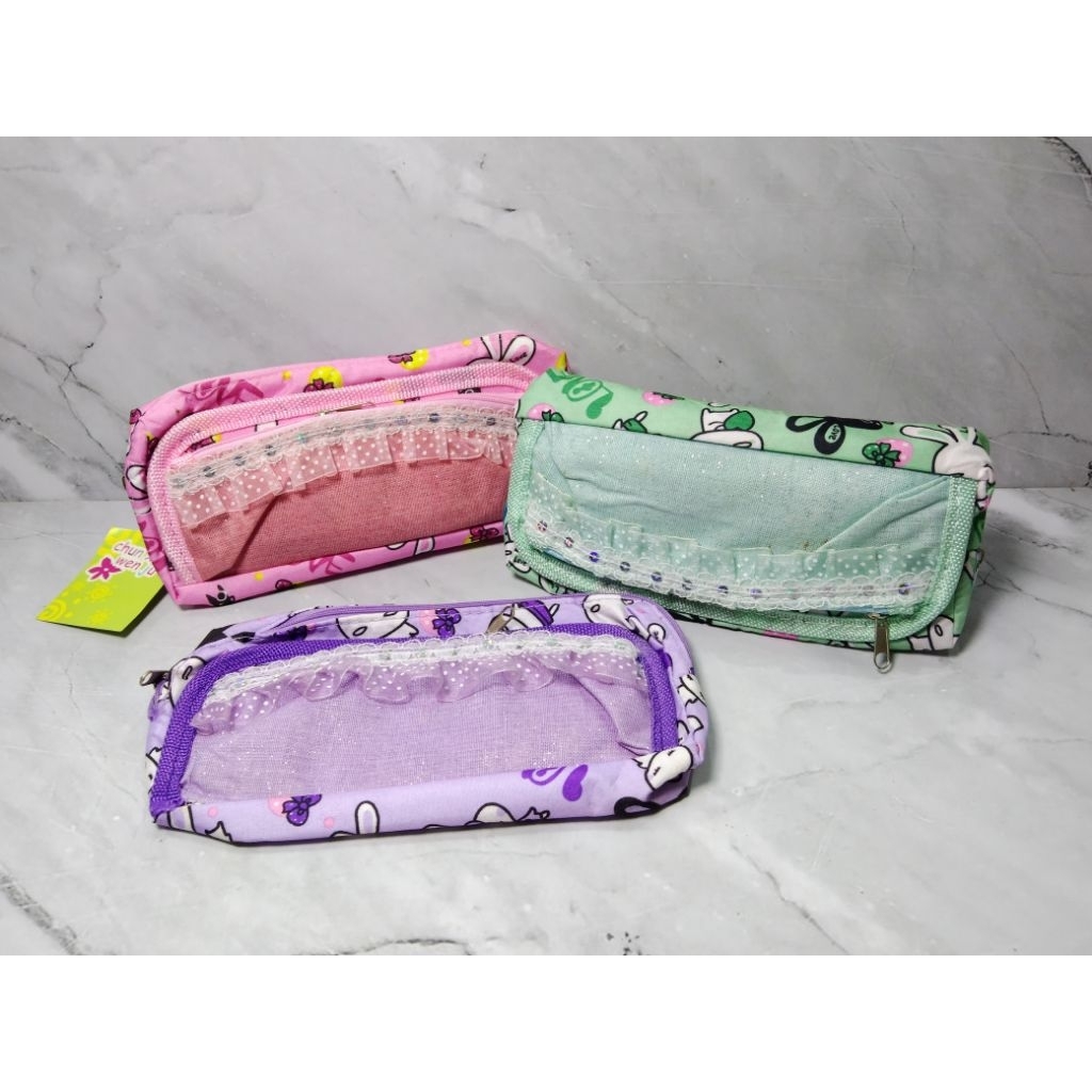 

TEMPAT PENSIL KAIN MOTIF RENDA / KOTAK PENSIL / TEMPAT ALAT TULIS