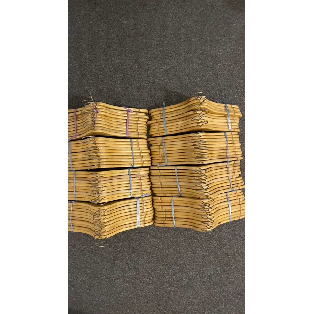 Preloved Hanger Kayu Dewasa Bekas Butik