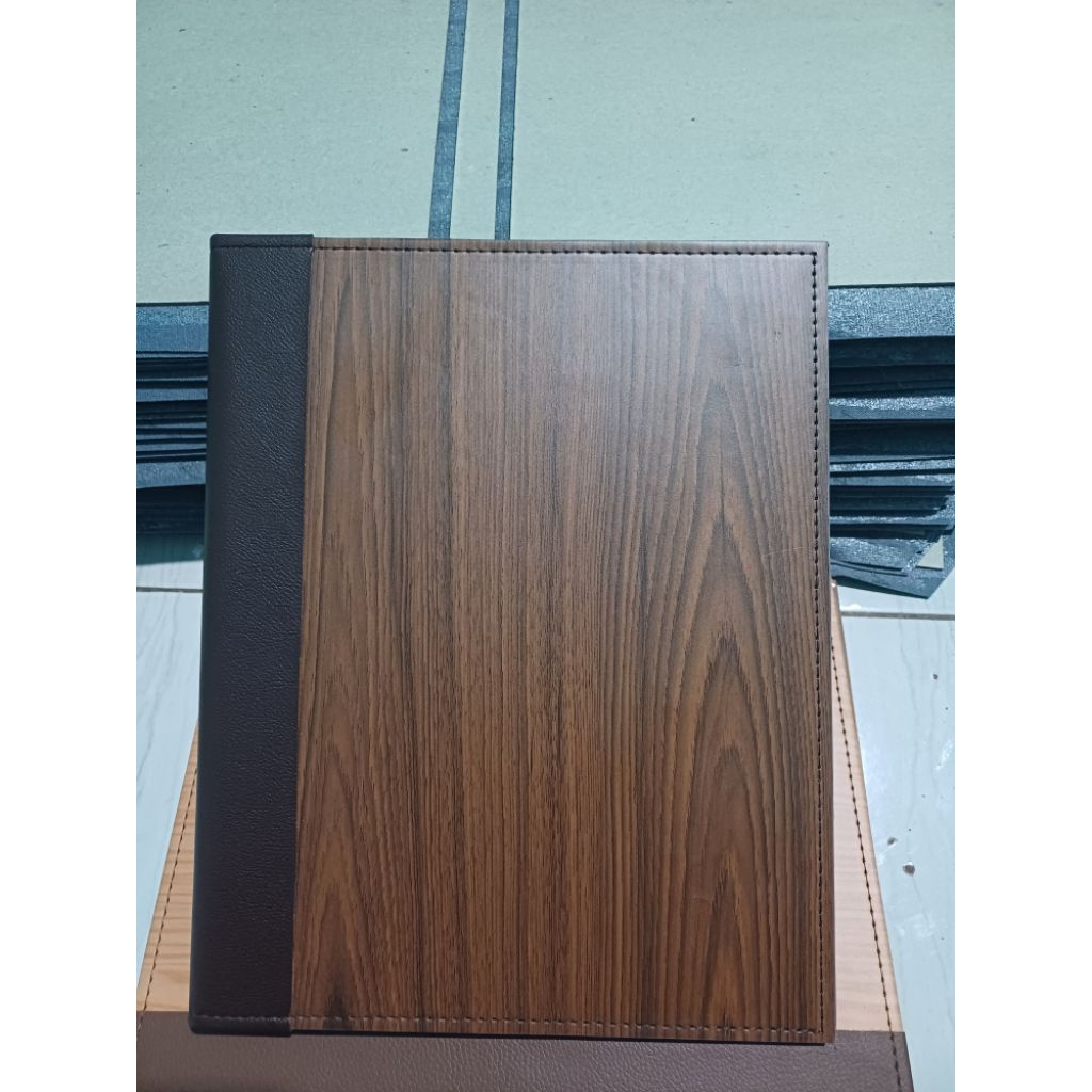 

Buku Menu Hpl coklat polos tanpa logo