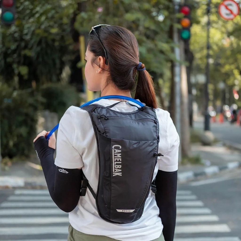 Tas Ransel Sepda Gunung  Hydropack CamelBak Rogue Light 7 70oz Dengan Water Bladderr Crux 2L