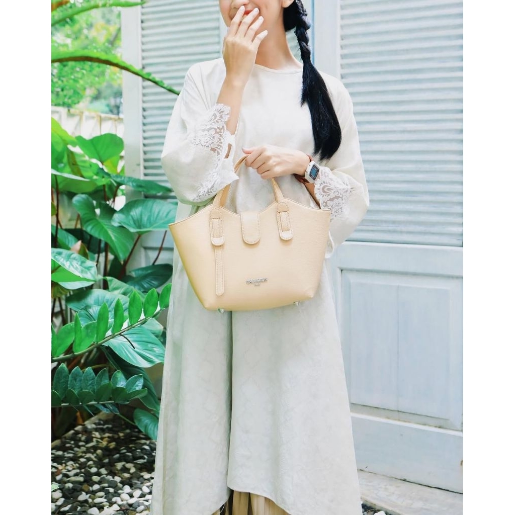 

Cocok banget buat referensi kado nih . .Brunbrun Elma bag