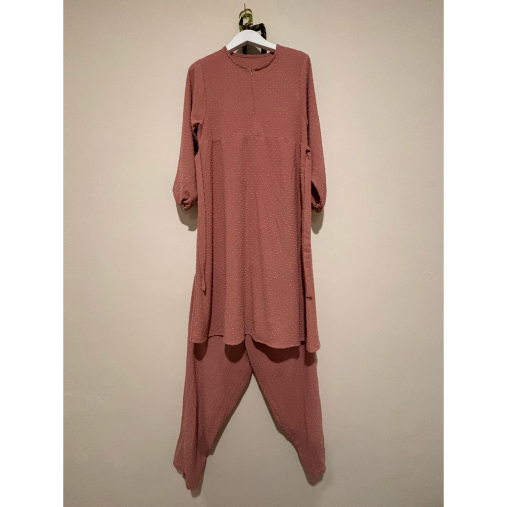 Oneset warna pink salem