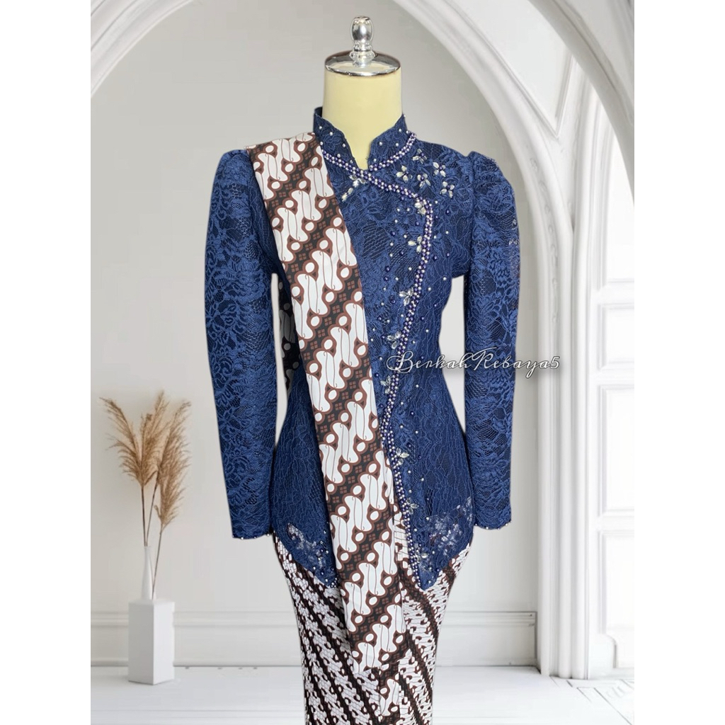 Setelan Kebaya Janggan + Jarik Wiru Plisket + Selendang Batik Parang Lereng Barong / Kebaya Modern -
