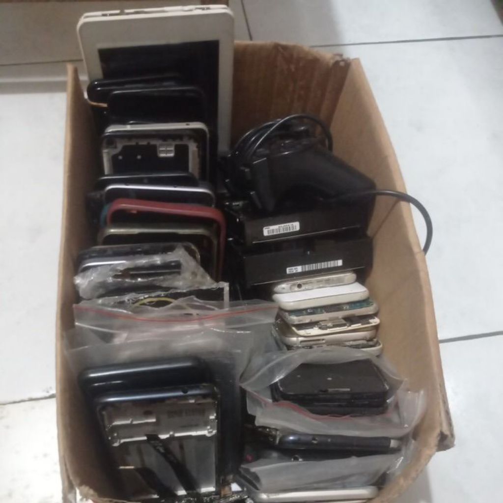 macam² sparepart ORI copotan HP