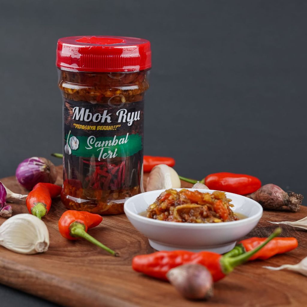 

Sambal Teri. Isi bersih 140 gram. Awet 1 bulan di suhu ruang dan 3 bulan di lemari pendingin. pengiriman dari Jogja.