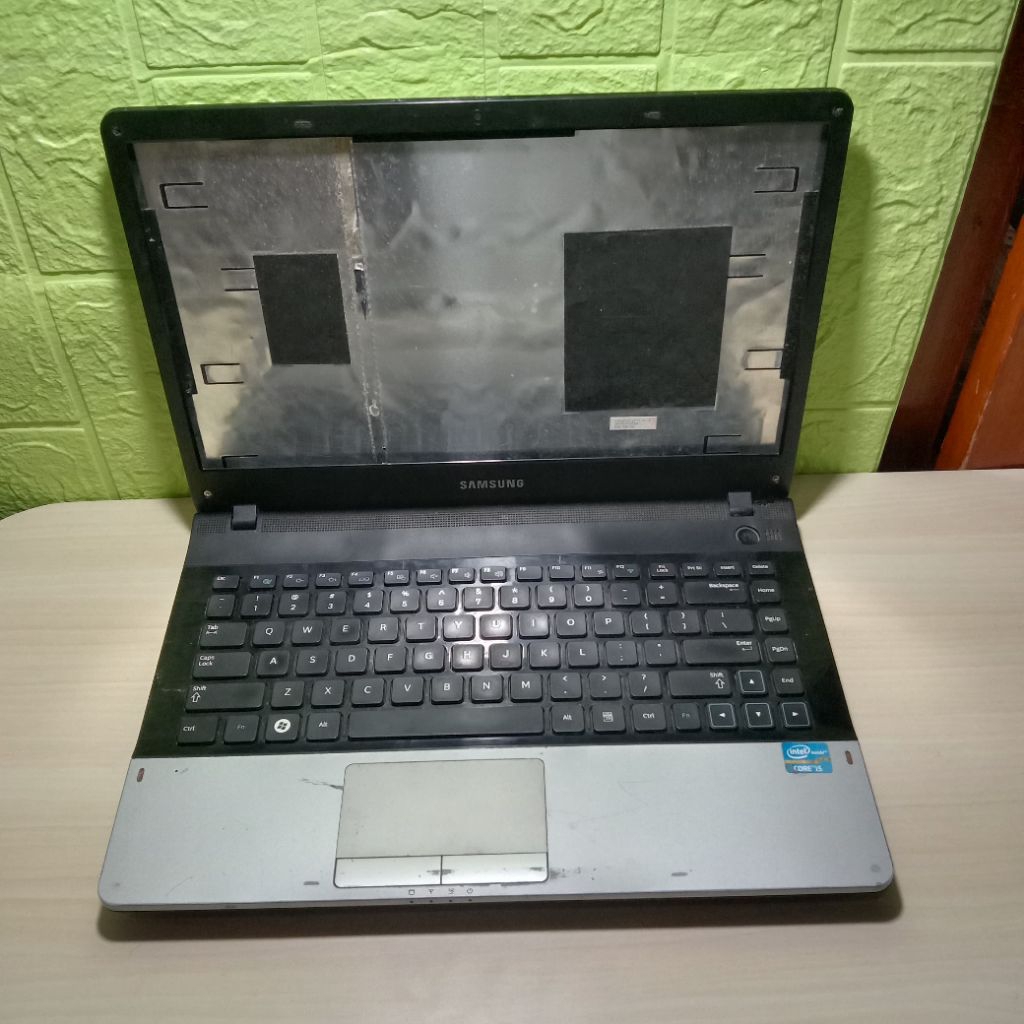 Kesing Case Casing Original Laptop Samsung NP300 NP300E NPE4A NP300E4C NP300E4X NP300E4Z