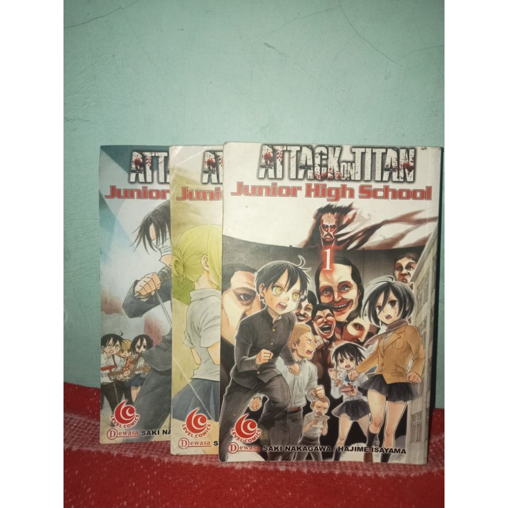 Komik bekas Attack on Titan Junior High School