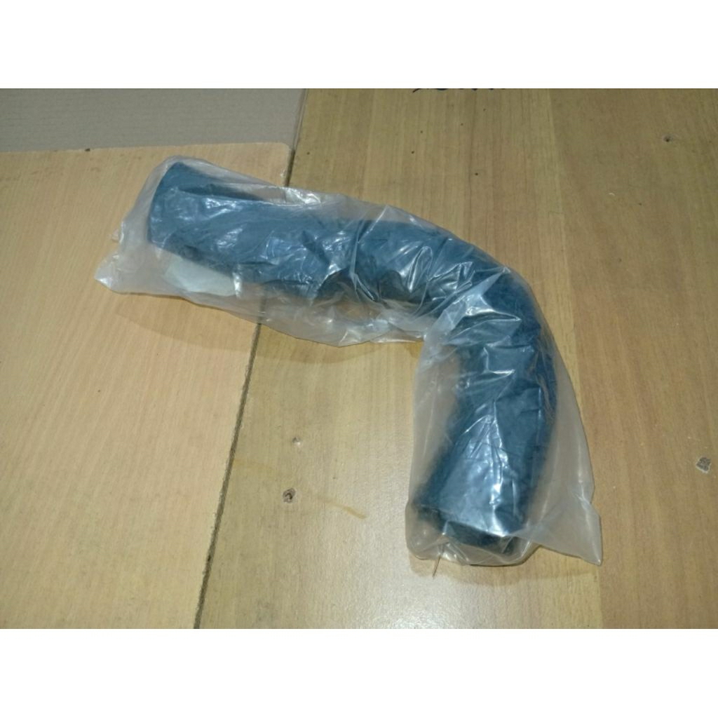 Selang radiator atas hino dutro 125ht 130ht