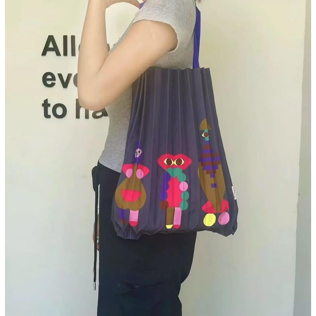 me ISSEY MIYAKE Recycled Polyester Trunk Pleats Bag