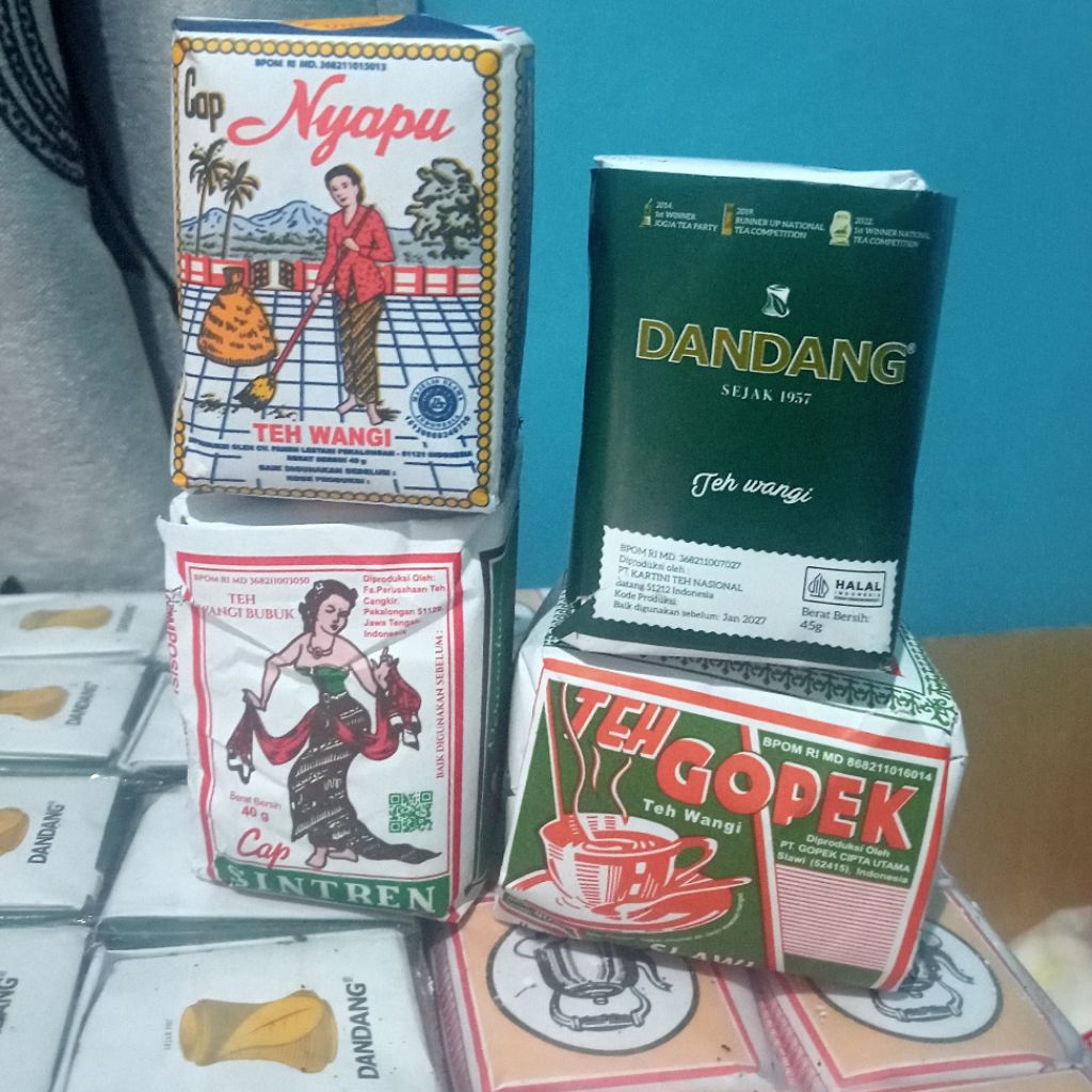 

Teh Kombinasi (Nyapu, Dandang Hijau, Sintren, Gopek) Khas Angkringan Solo