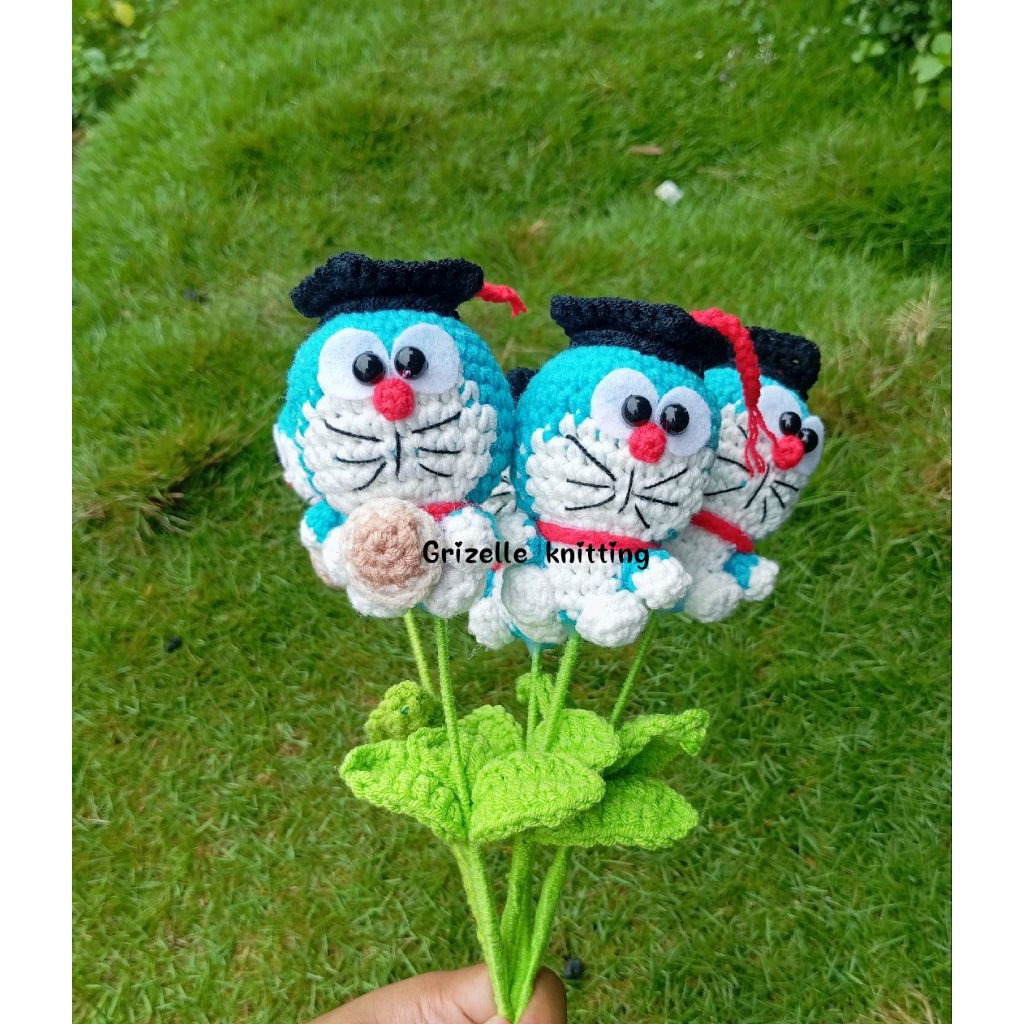 boneka wisuda doraemon / doraemon wisuda / bunga doraemon / doraemon flower / buket doraemon
