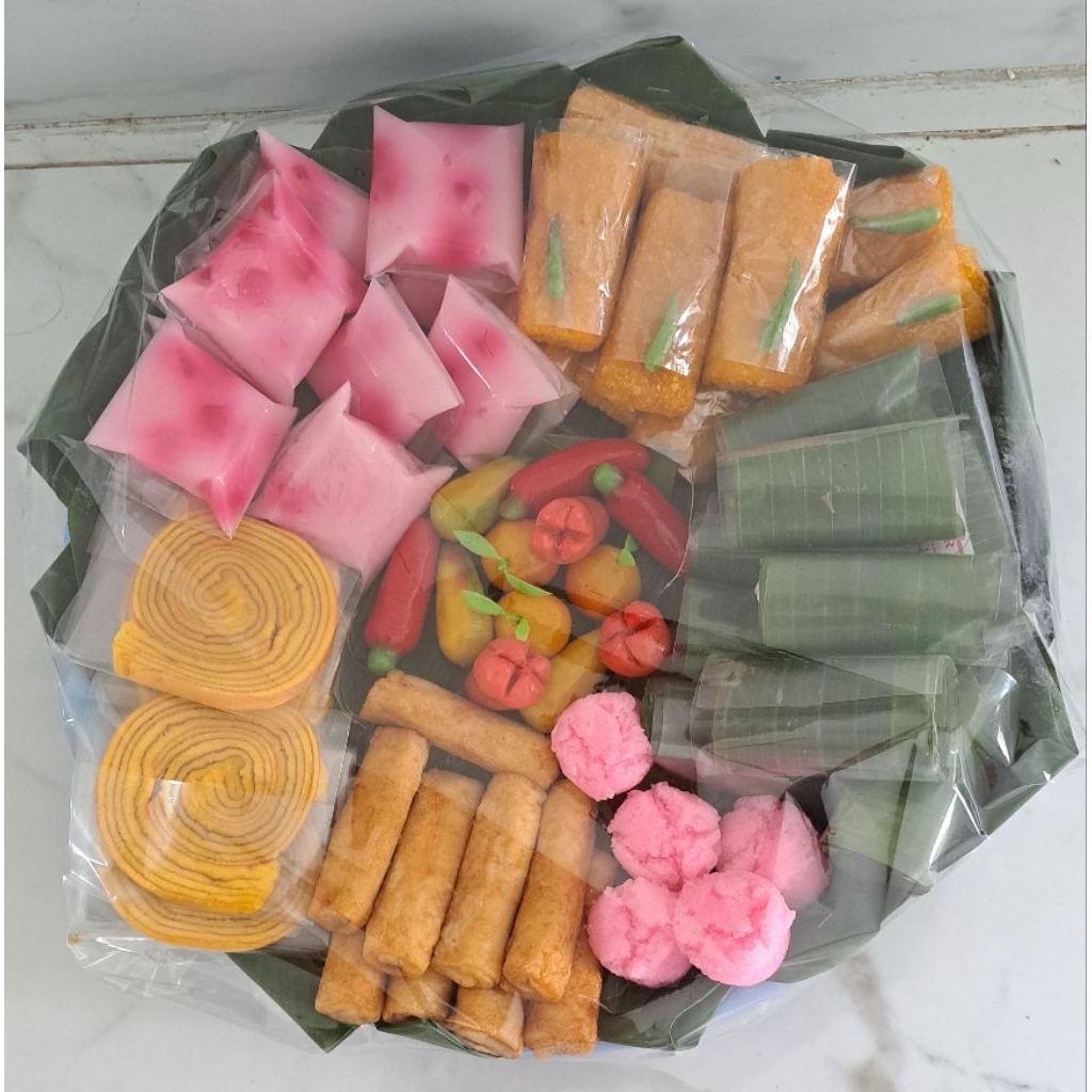 

Kue Tampah / Jajanan Pasar.