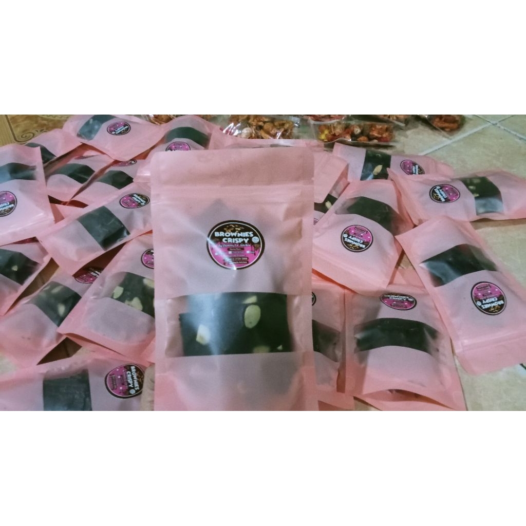 

Brownies Crispy (Keripik brownies)Cemilan kita Berat +-50-60gr By Qummy.La_kitchen