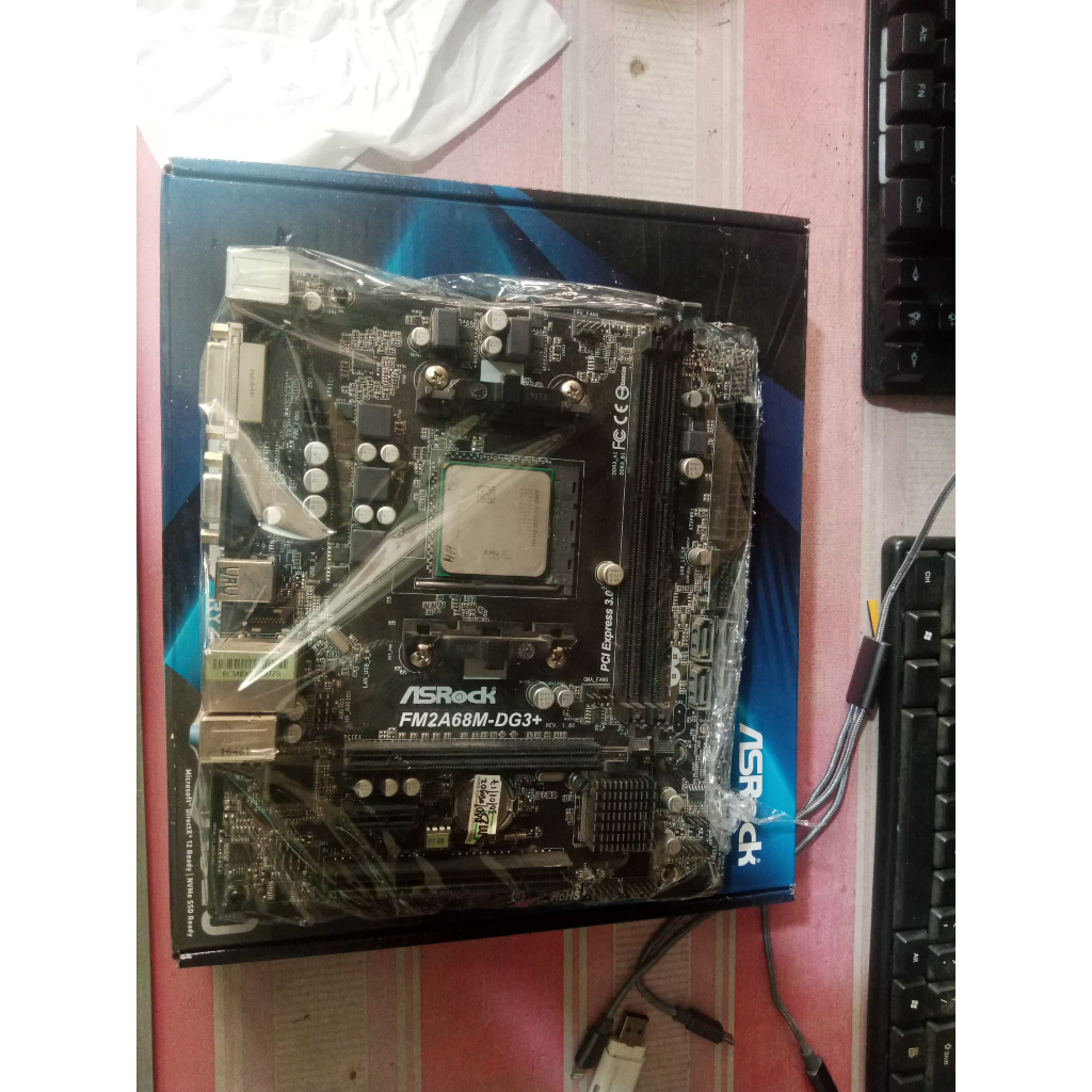 Motherboard Asrock FM2A68M-DG3+ Plus Prosesor AMD A8-7600 Murah panel