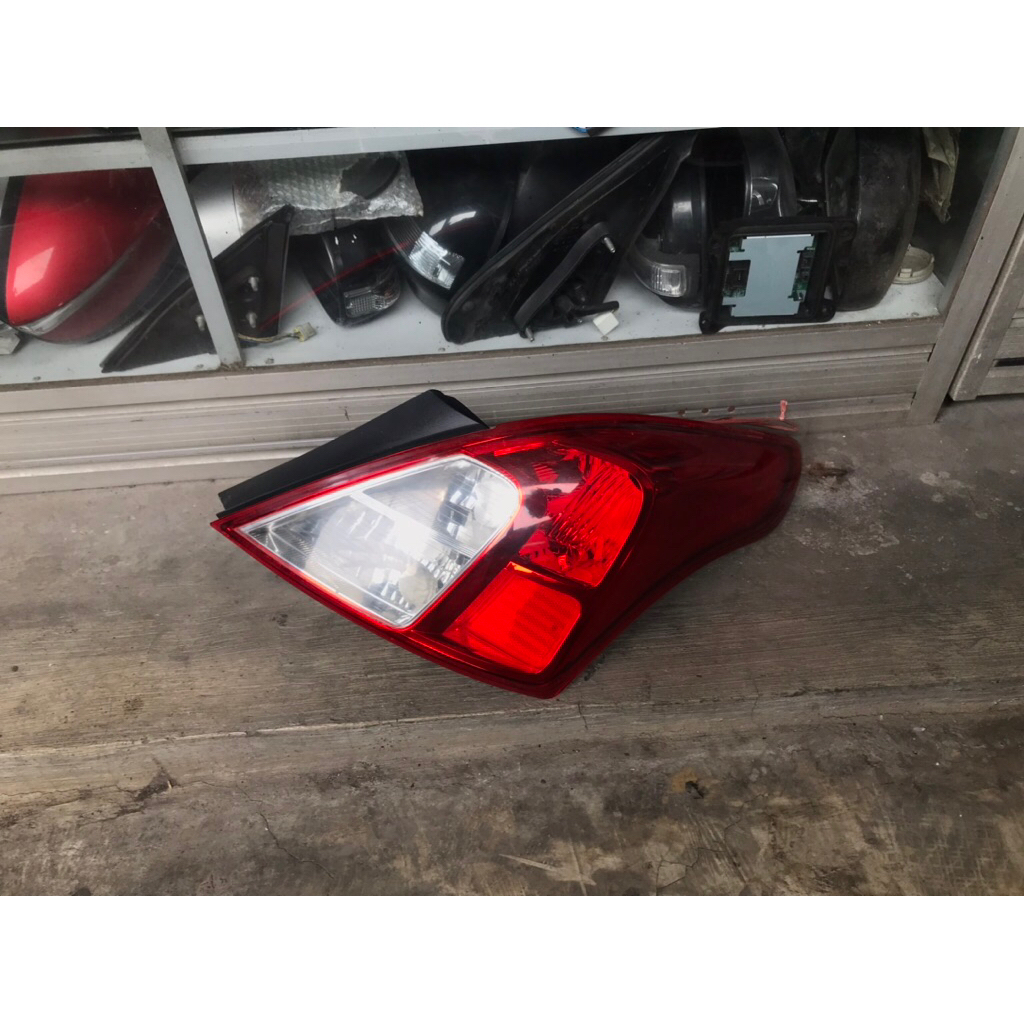 Stoplamp lampu belakang almera