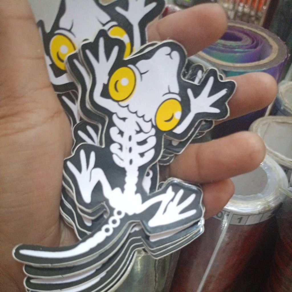

STICKER VINYL GAMBAR KECIL CICAK