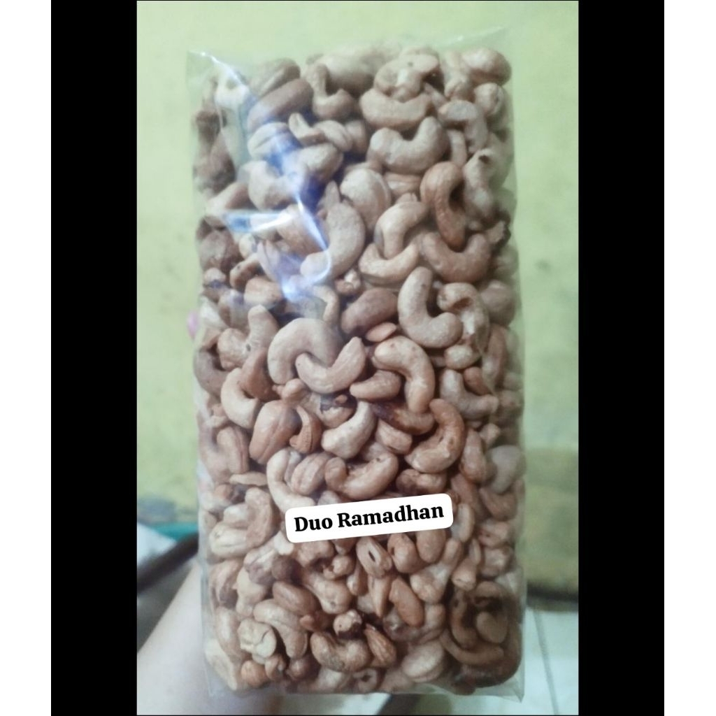 

kacang mede utuh mateng 1kg
